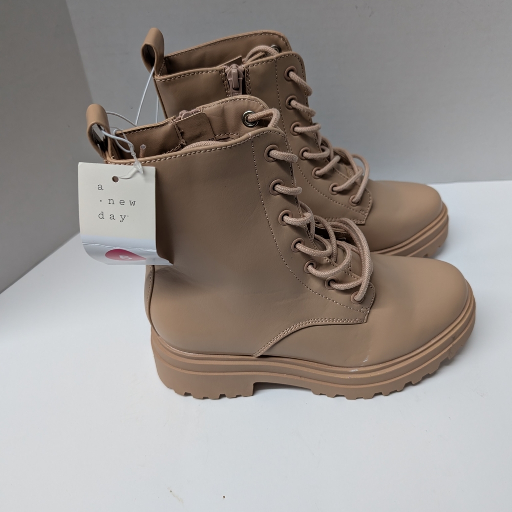 A New Day KidsBeige Lace-Up Boots Size5